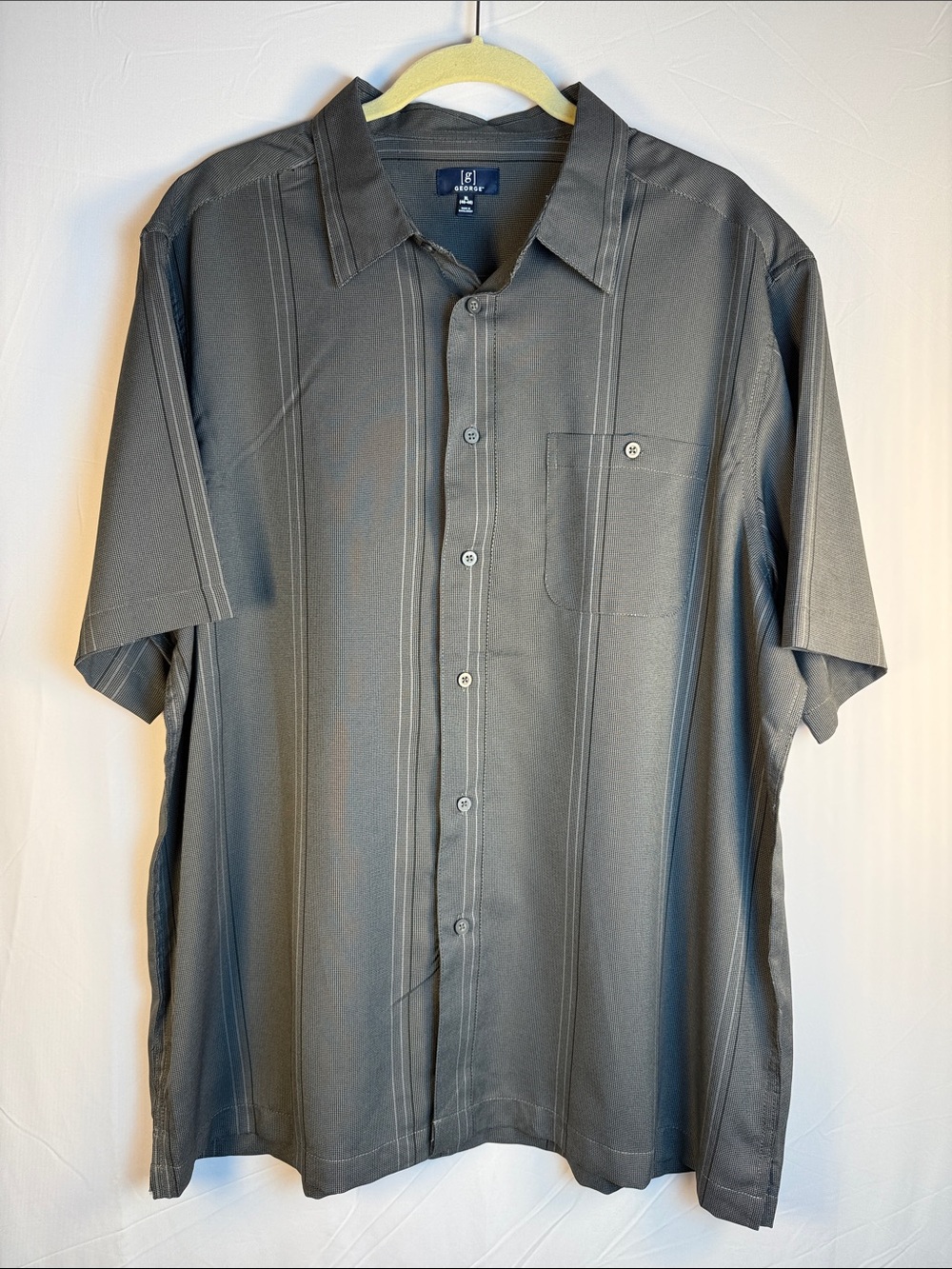 George Men's Short-Sleeve Button-Down Shirt in Charcoal Gray